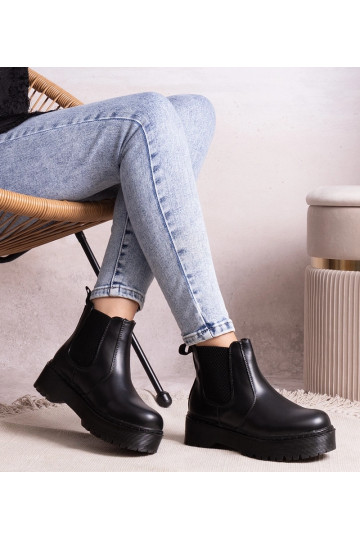 Melnās platformas botki... 2