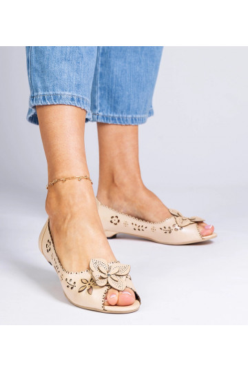 Sarkani kurpju papēži uz...