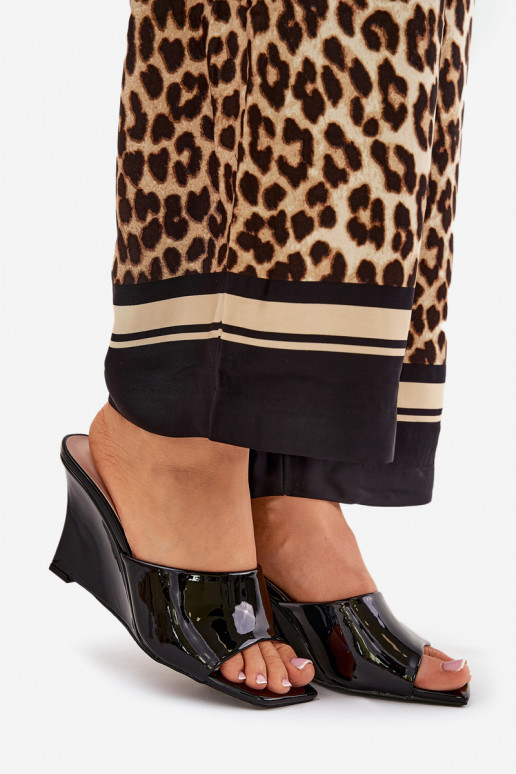 Laque sieviešu čības Uz Ķīļa melnas krāsas Nelithin