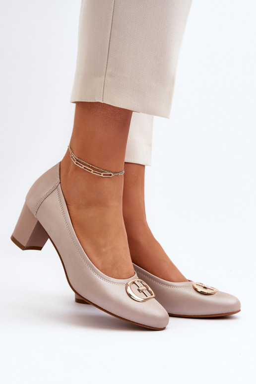 Apavi ar zemu papēdi ar ornamentiem...