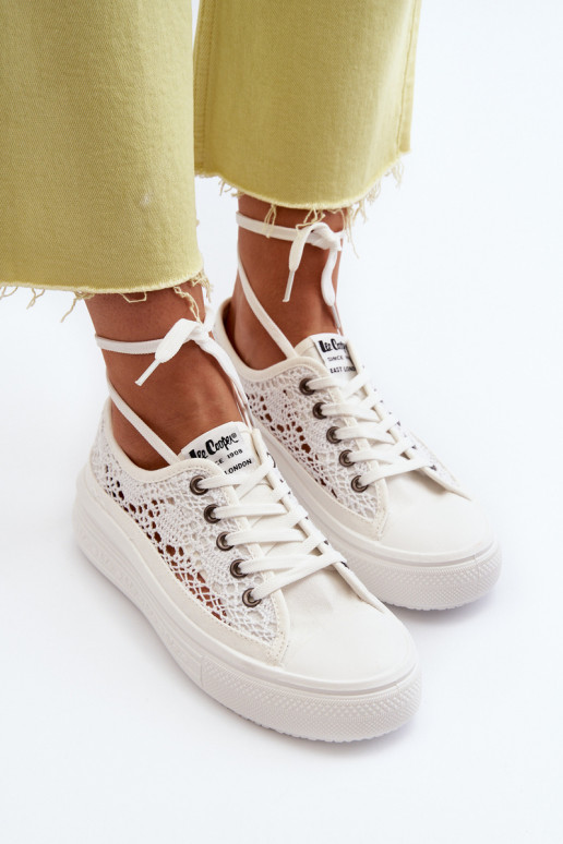 Ar mežģīnēm sieviešu puszābaki Lee Cooper LCIN-23-44-1617 baltas krāsas