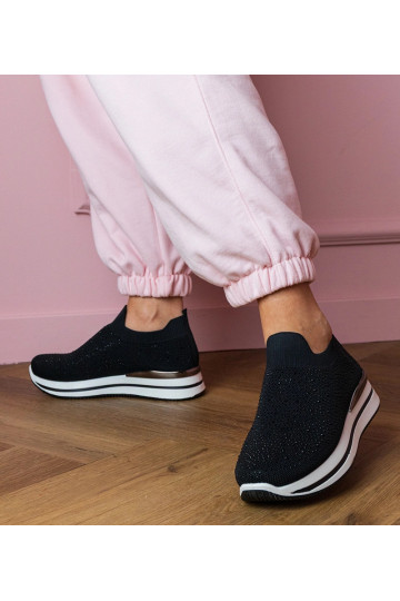 Melnas sieviešu sporta...