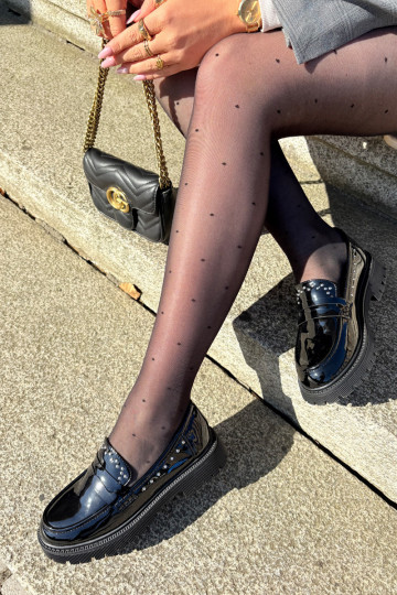 Sieviešu mokasīnas ar lakotu efektu un dekorāciju bordo krāsā 2