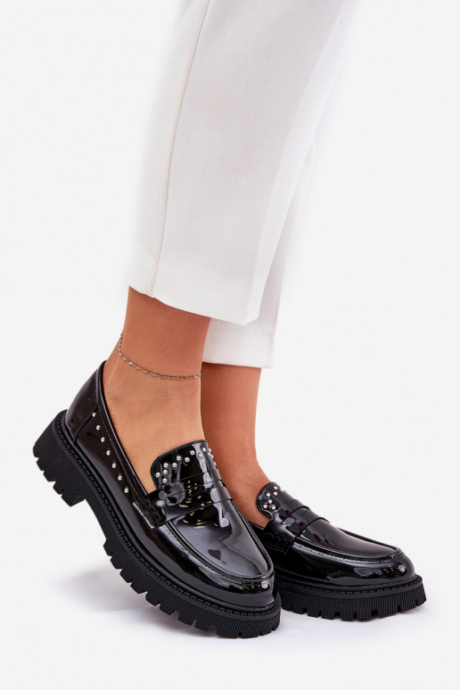 Sieviešu mokasīnas ar lakotu efektu un dekorāciju bordo krāsā