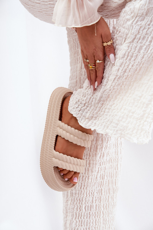 Vieglas čības uz pirksta Gaisma sieviešu čības ar platformu S.Barski ZK51-001 smilšu krāsas Vieglas čības uz pirksta Gaisma sieviešu čības ar platformu S.Barski ZK51-001 smilšu krāsas