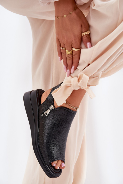 Sieviešu basenes Uz Ķīļa melnas krāsas Mevinette