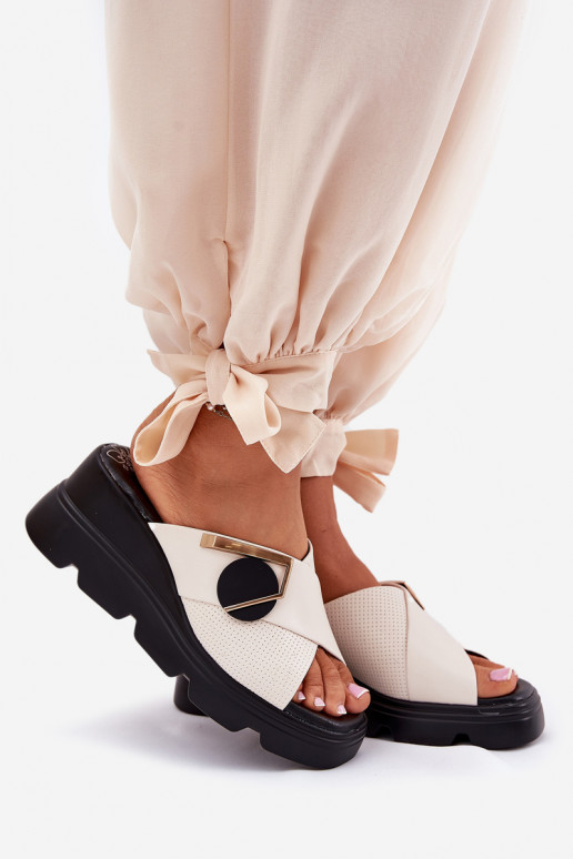 Eleganta stila Čibas no dabīgas ādas Sieviešu Uz Ķīļa ar ornamentiem Artiker 56C1585 smilšu krāsas Eleganta stila Čibas no dabīgas ādas Sieviešu Uz Ķīļa ar ornamentiem Artiker 56C1585 smilšu krāsas