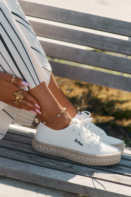 Brīvā laika apavi ar šņorēm Lee Cooper LCIN-25-44-3217 baltā krāsā