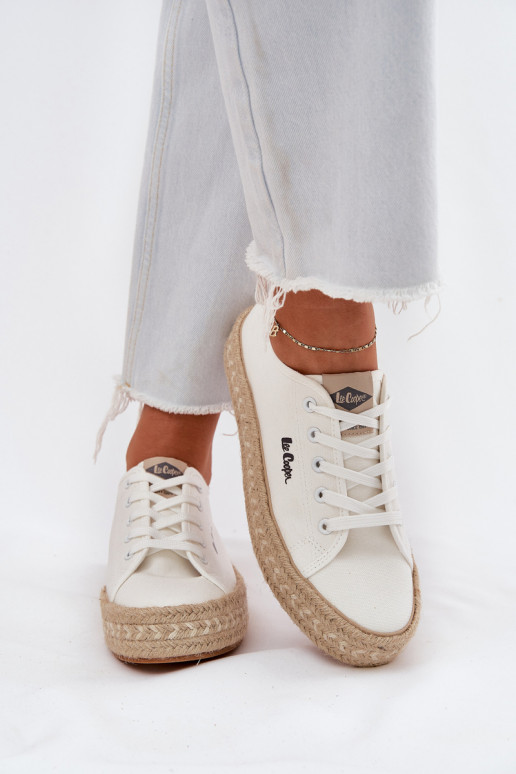 Brīvā laika apavi ar šņorēm Lee Cooper LCIN-25-44-3217 baltā krāsā