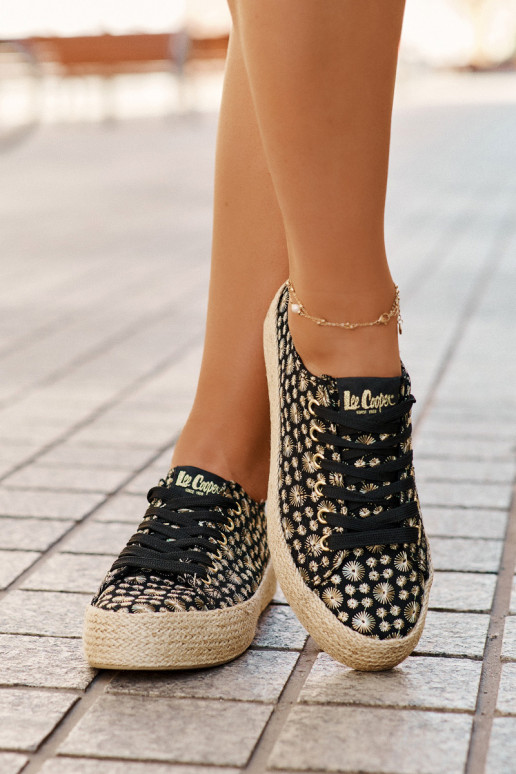 Rakstaini brīvā laika apavi ar platformu Lee Cooper LCIN-25-08-3647L melnā krāsā