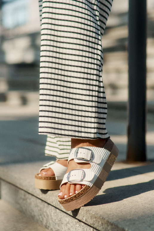 sieviešu čības Platformie ar sprādzēm Lee Cooper LCIN-25-35-3496L baltas krāsas