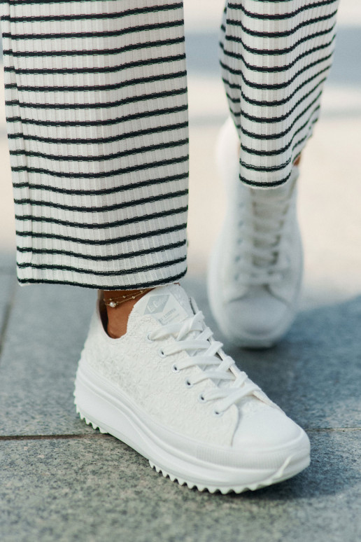 sieviešu puszābaki Z Haftem ar platformu Lee Cooper LCIN-25-31-3465L baltas krāsas