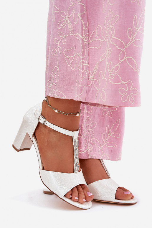 Sieviešu basenes ar dekorētiem papēžiem Eko āda baltas krāsas Triavera