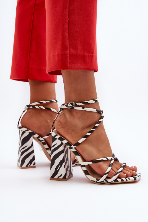 Stilīgasrnas Elegantas augstpapēžu sandales Baltas-melnas krāsas Josette