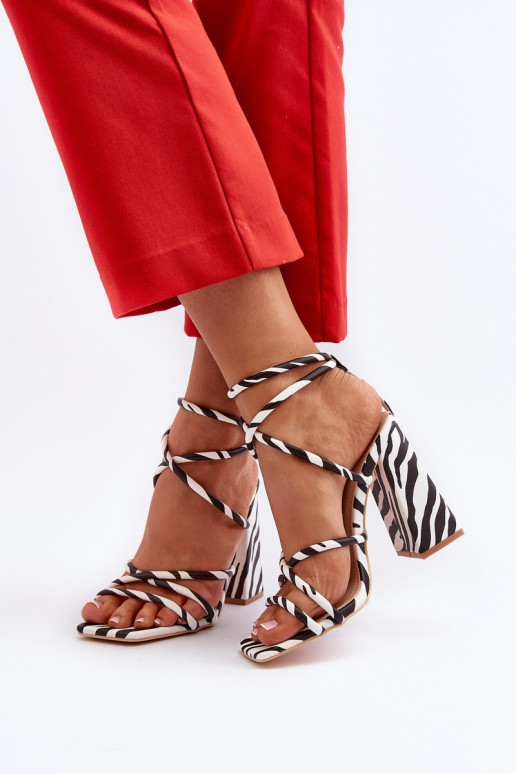 Stilīgasrnas Elegantas augstpapēžu sandales Baltas-melnas krāsas Josette