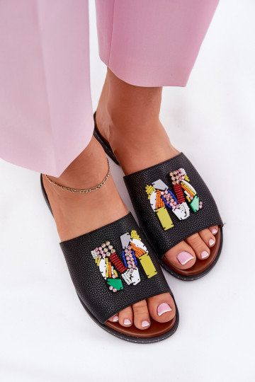 sieviešu čības ar platiem papēžiem ar ornamentiem melnas krāsas Clelione