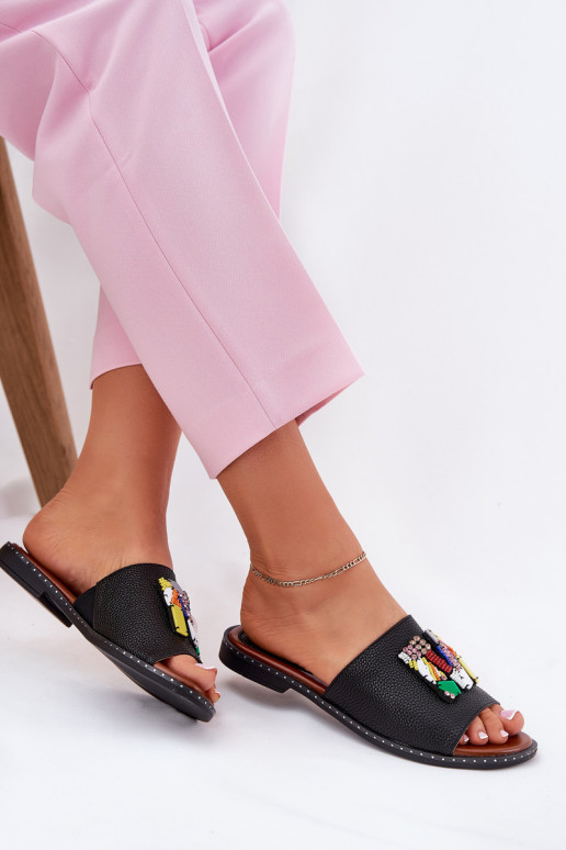 sieviešu čības ar platiem papēžiem ar ornamentiem melnas krāsas Clelione