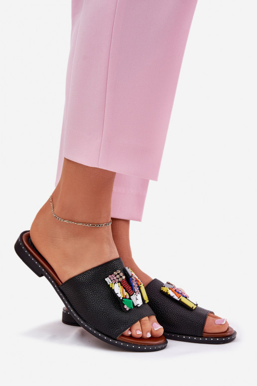 sieviešu čības ar platiem papēžiem ar ornamentiem melnas krāsas Clelione