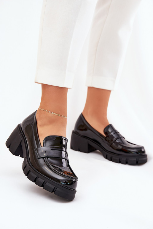 Sieviešu apavi ar lakota efektu uz...