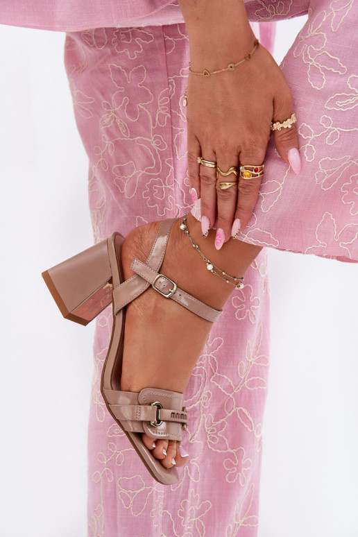 Āda Lakotas basenes ar papēdi smilšu krāsas Mevonelle