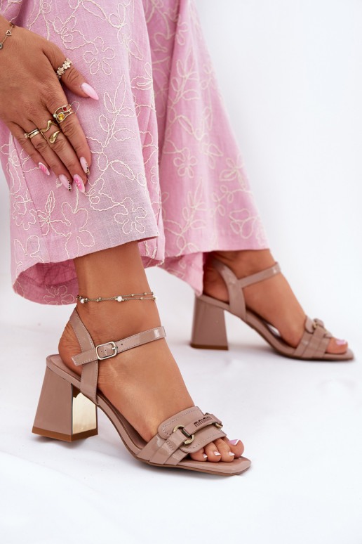 Āda Lakotas basenes ar papēdi smilšu krāsas Mevonelle