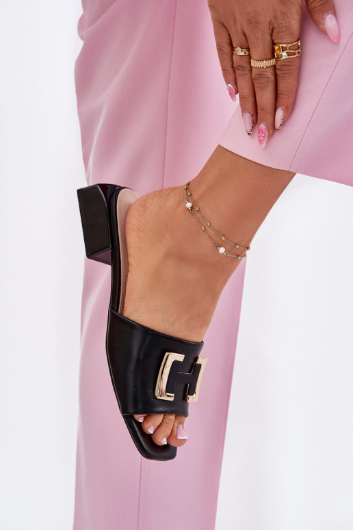 Eleganta stila sieviešu čības Klockā Ze Zelta krāsasm Detalem Vinceza 62229 melnas krāsas Eleganta stila sieviešu čības Klockā Ze Zelta krāsasm Detalem Vinceza 62229 melnas krāsas