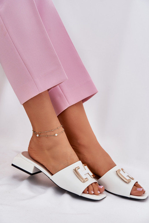 Eleganta stila sieviešu čības Klockā Ze Zelta krāsasm Detalem Vinceza 62229 baltas krāsas Eleganta stila sieviešu čības Klockā Ze Zelta krāsasm Detalem Vinceza 62229 baltas krāsas