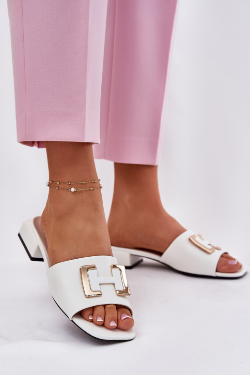 Eleganta stila sieviešu čības Klockā Ze Zelta krāsasm Detalem Vinceza 62229 baltas krāsas Eleganta stila sieviešu čības Klockā Ze Zelta krāsasm Detalem Vinceza 62229 baltas krāsas