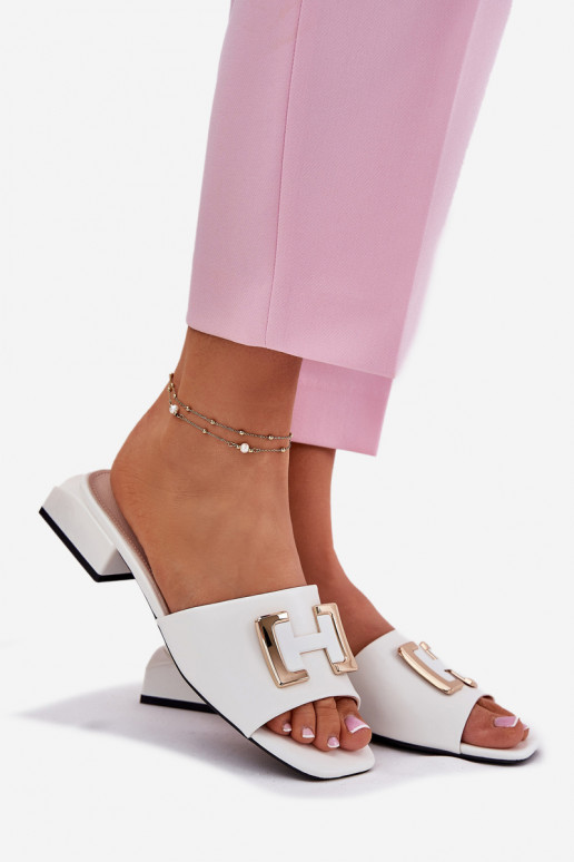 Eleganta stila sieviešu čības Klockā Ze Zelta krāsasm Detalem Vinceza 62229 baltas krāsas Eleganta stila sieviešu čības Klockā Ze Zelta krāsasm Detalem Vinceza 62229 baltas krāsas