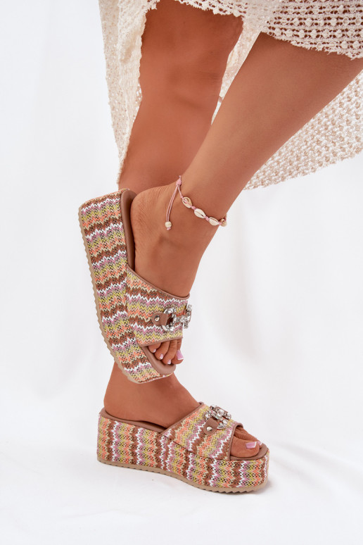 sieviešu čības Uz Ķīļa Ar bizi Un Dekorācija Dažādu krāsu Isolene sieviešu čības Uz Ķīļa Ar bizi Un Dekorācija Dažādu krāsu Isolene