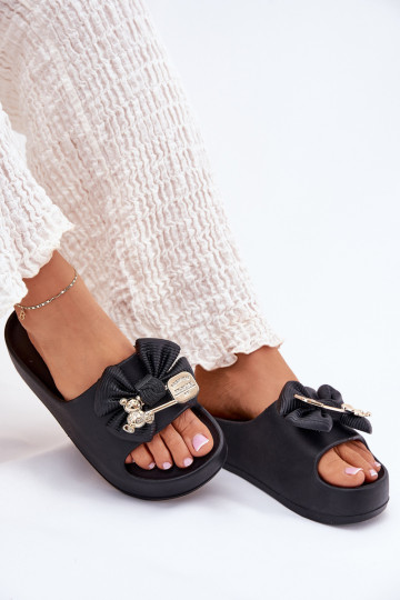 sieviešu čības Vieglas čības uz pirksta ar platformu ar bantītēm I Broszką melnas krāsas Tā irrlize