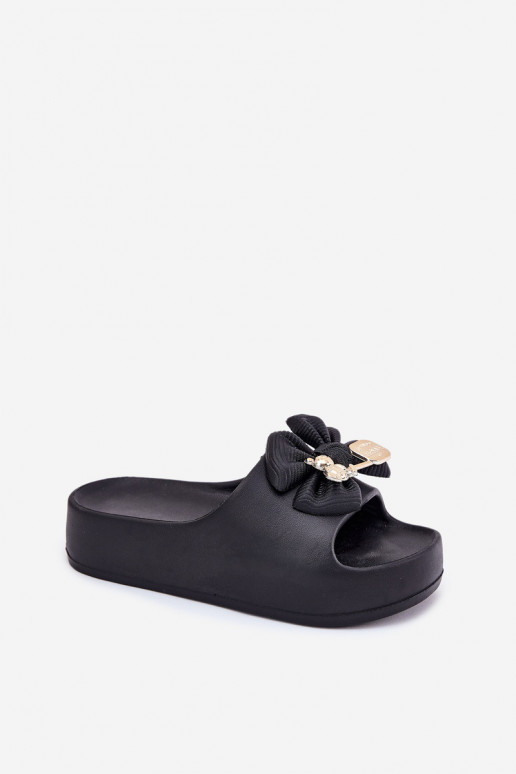 sieviešu čības Vieglas čības uz pirksta ar platformu ar bantītēm I Broszką melnas krāsas Tā irrlize