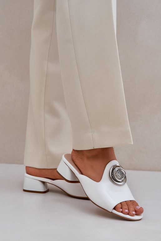 Baltas eleganta stila sieviešu čības... Baltas eleganta stila sieviešu čības...