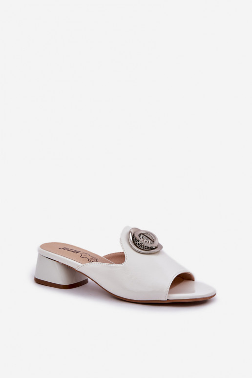 Baltas eleganta stila sieviešu čības... Baltas eleganta stila sieviešu čības...