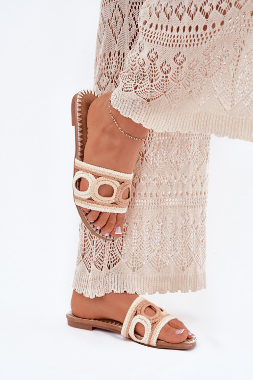 SzydełkoIne sieviešu čības ar platiem papēžiem smilšu krāsas Nirina