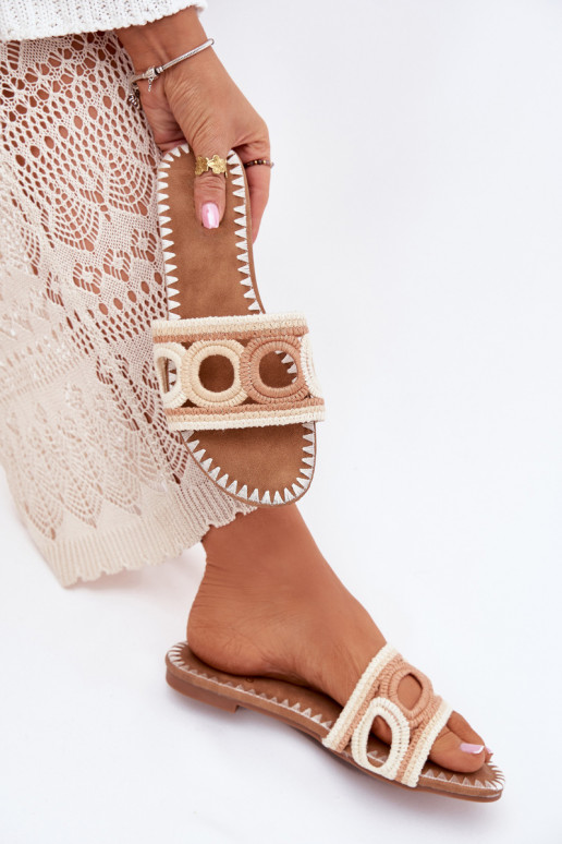 SzydełkoIne sieviešu čības ar platiem papēžiem smilšu krāsas Nirina