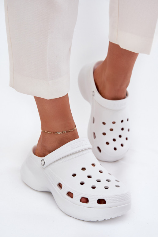 Vieglas čības uz pirksta sieviešu čības Uz masīvas zoles Big Star RR274A119 baltas krāsas