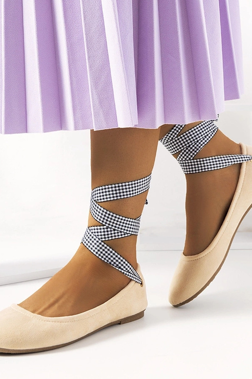 Rozā kurpes ar lentīti, „Acro"