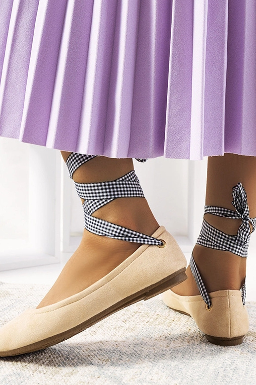 Rozā kurpes ar lentīti, „Acro"