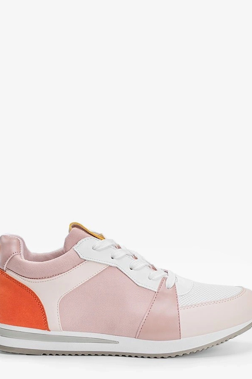 Baltas kurpes ar dzelteniem...