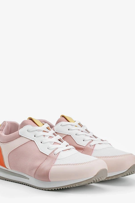 Baltas kurpes ar dzelteniem...