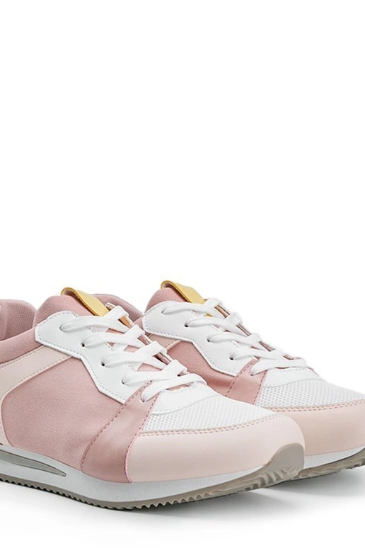 Baltas kurpes ar dzelteniem...