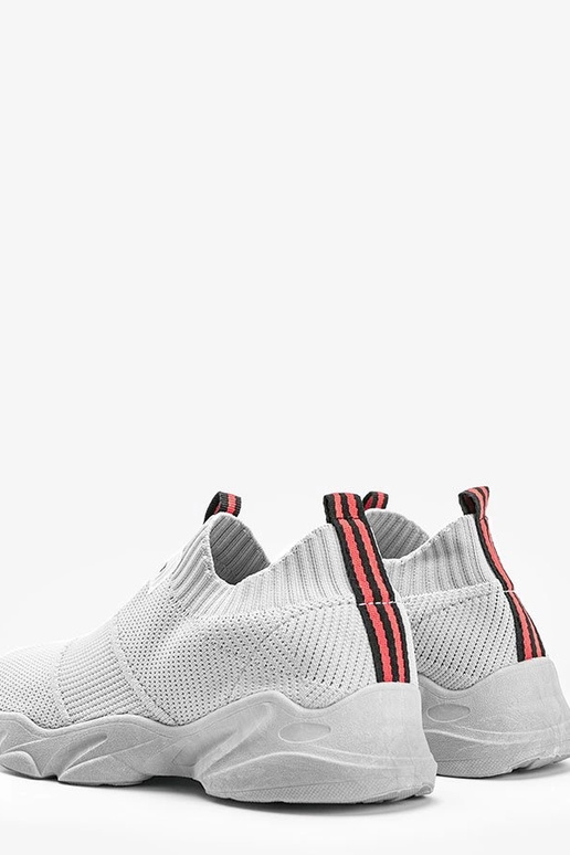 Pelēki sporta apavi, „Justice"