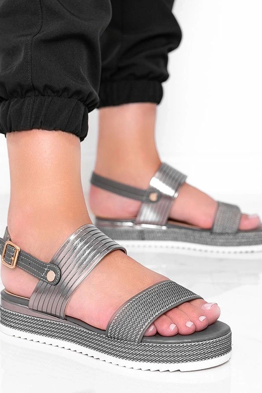 Pelēki basu apavi uz biezas zoles,...