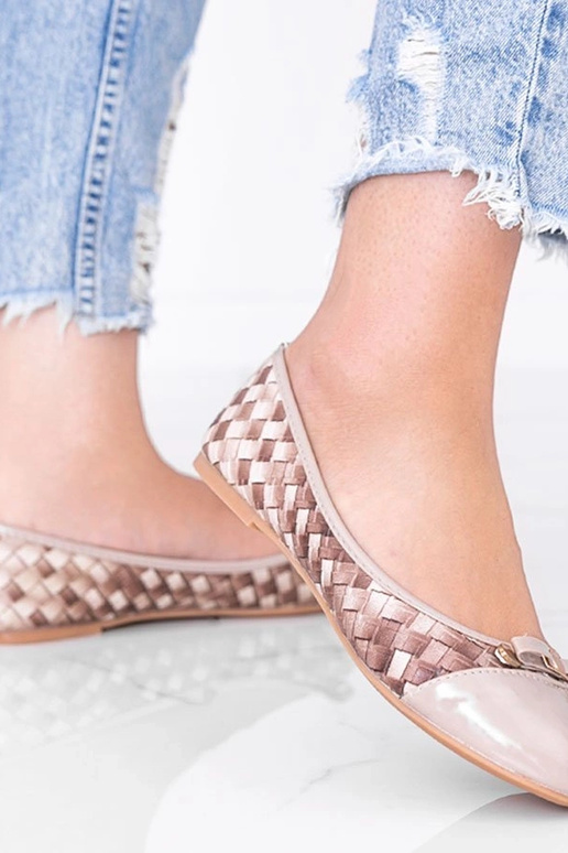 Smilškrāsas apavi ar pinuma...