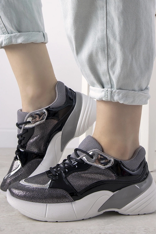 Melnas kedas ar augstu zoli Rude Melnas kedas ar augstu zoli Rude