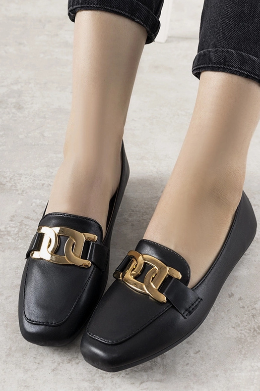 Melnas mokasīns ar zelta rotājumu,...