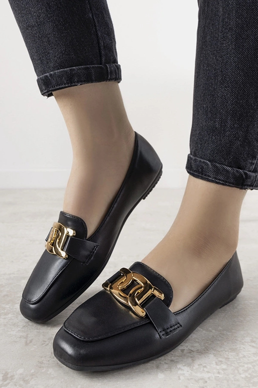 Melnas mokasīns ar zelta rotājumu,...