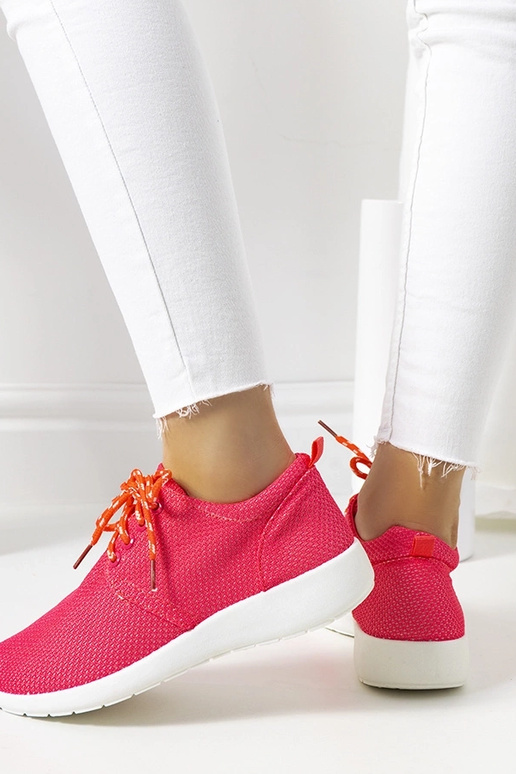 Rozā sporta apavi, „Targot"