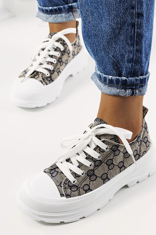 Zili-smilškrāsas apavi, „Waters"